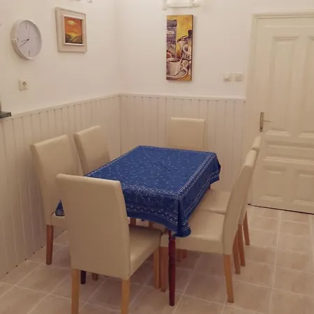 Sunshine Apartman فندق مبيت وإفطار